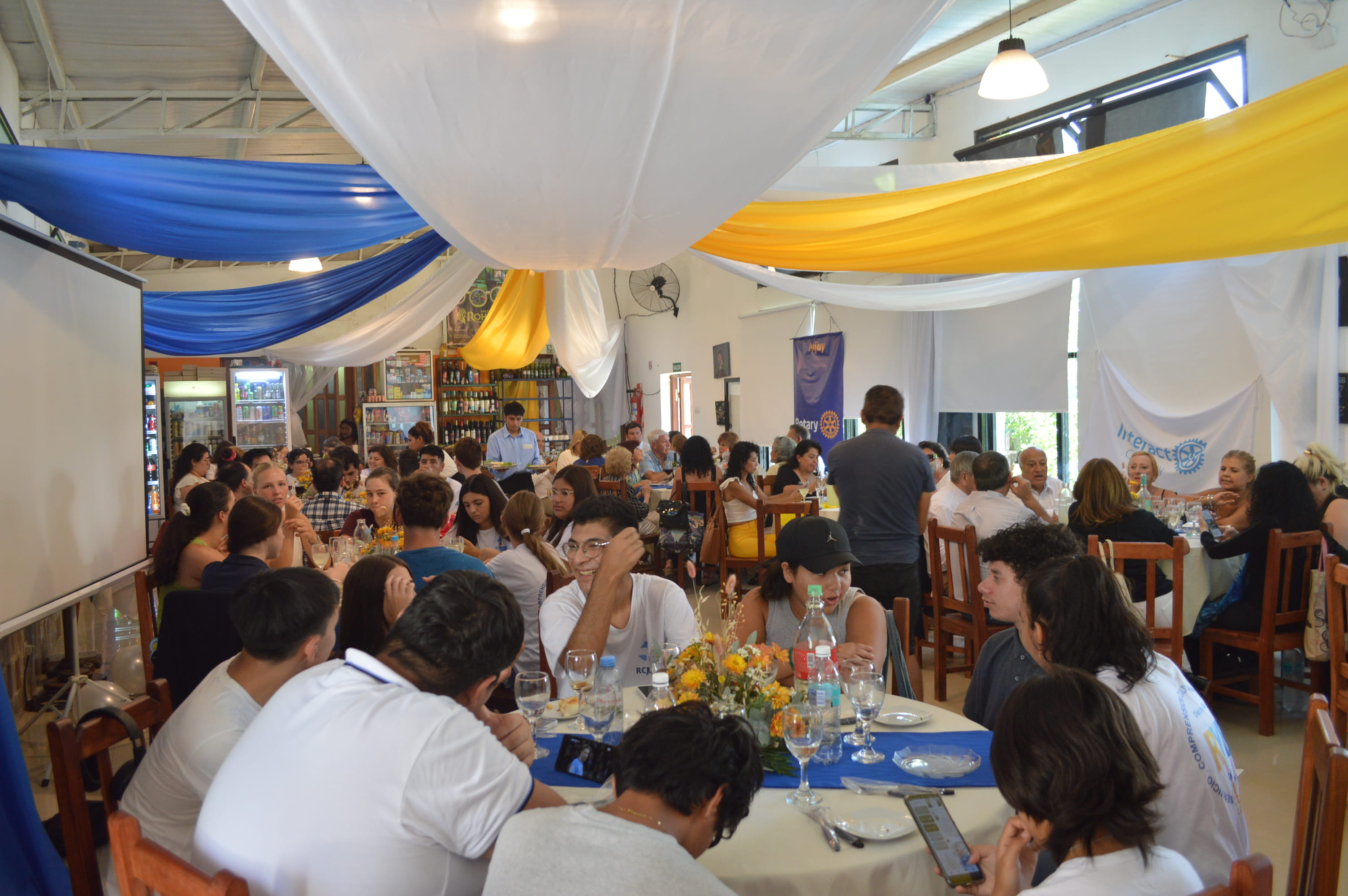 Salón de Eventos Hobit preparado para celebraciones